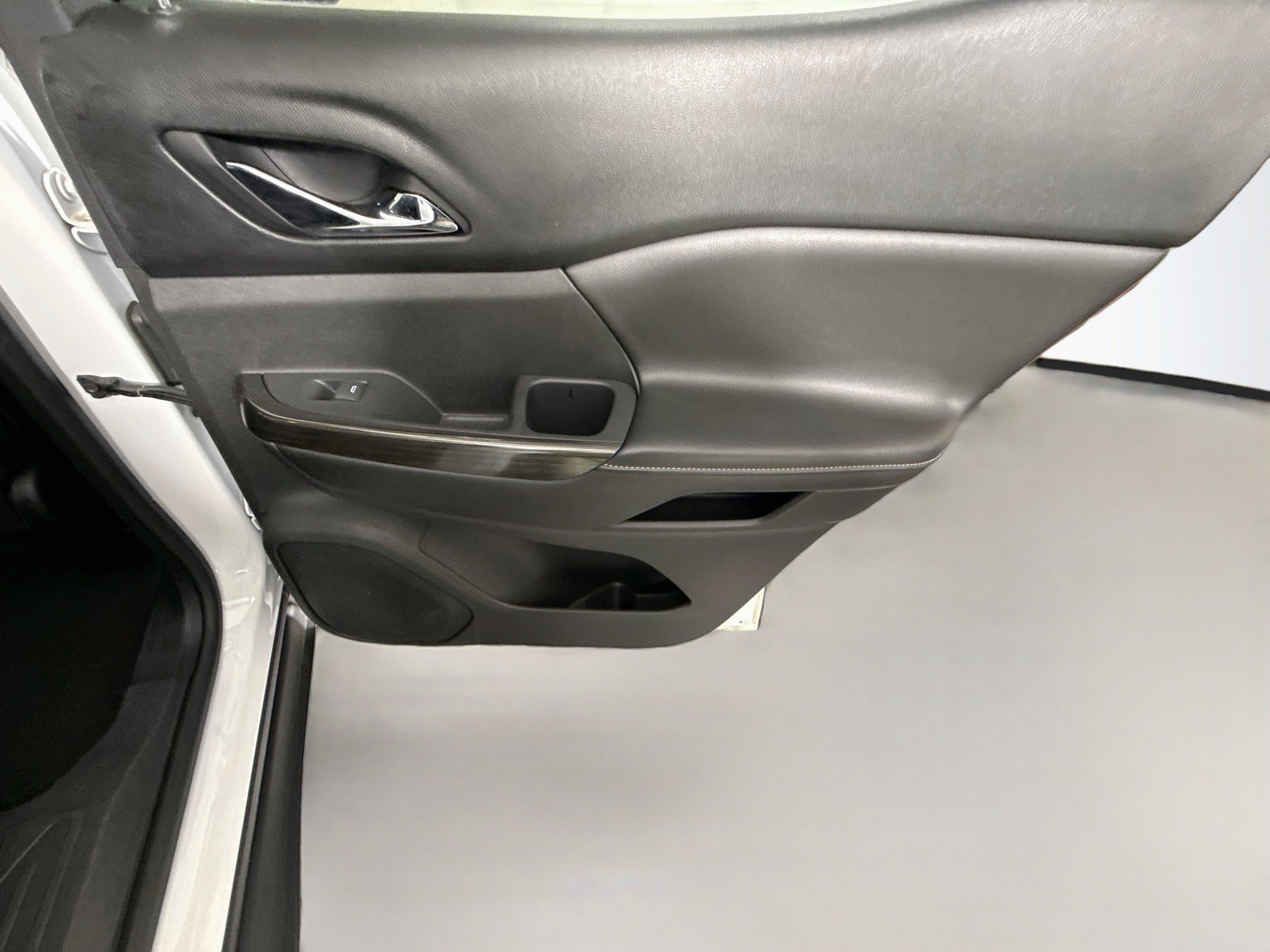 Used 2017 GMC Acadia SLT FWD image 34