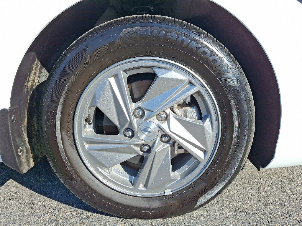 Used 2026 Hyundai Elantra SE FWD image 8