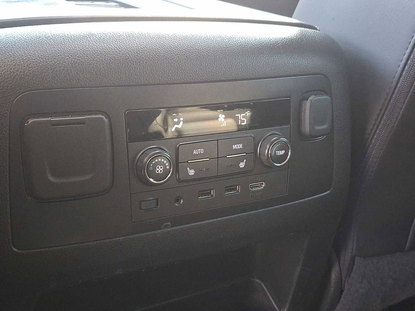 Used 2020 GMC Yukon XL Denali w/ Denali Premium Package image 12