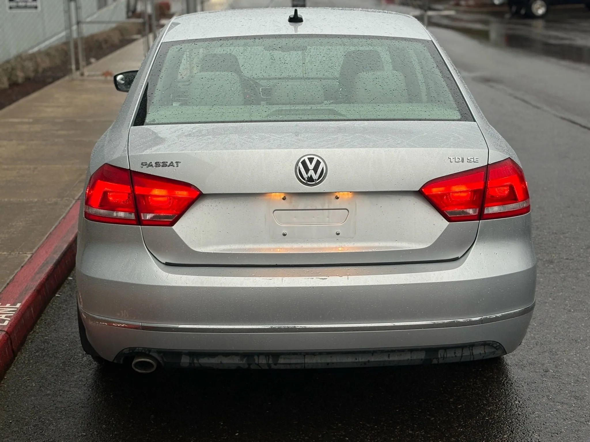 Used 2013 Volkswagen Passat TDI SE image 4