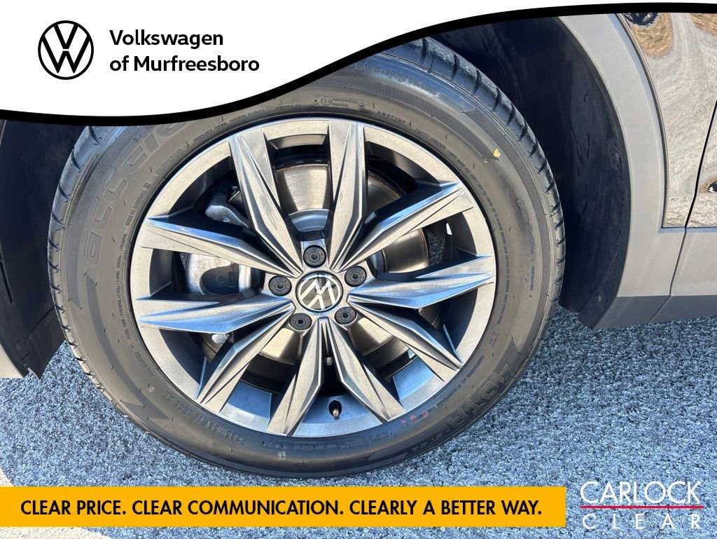 Used 2023 Volkswagen Tiguan SE w/ Panoramic Sunroof Package FWD image 8