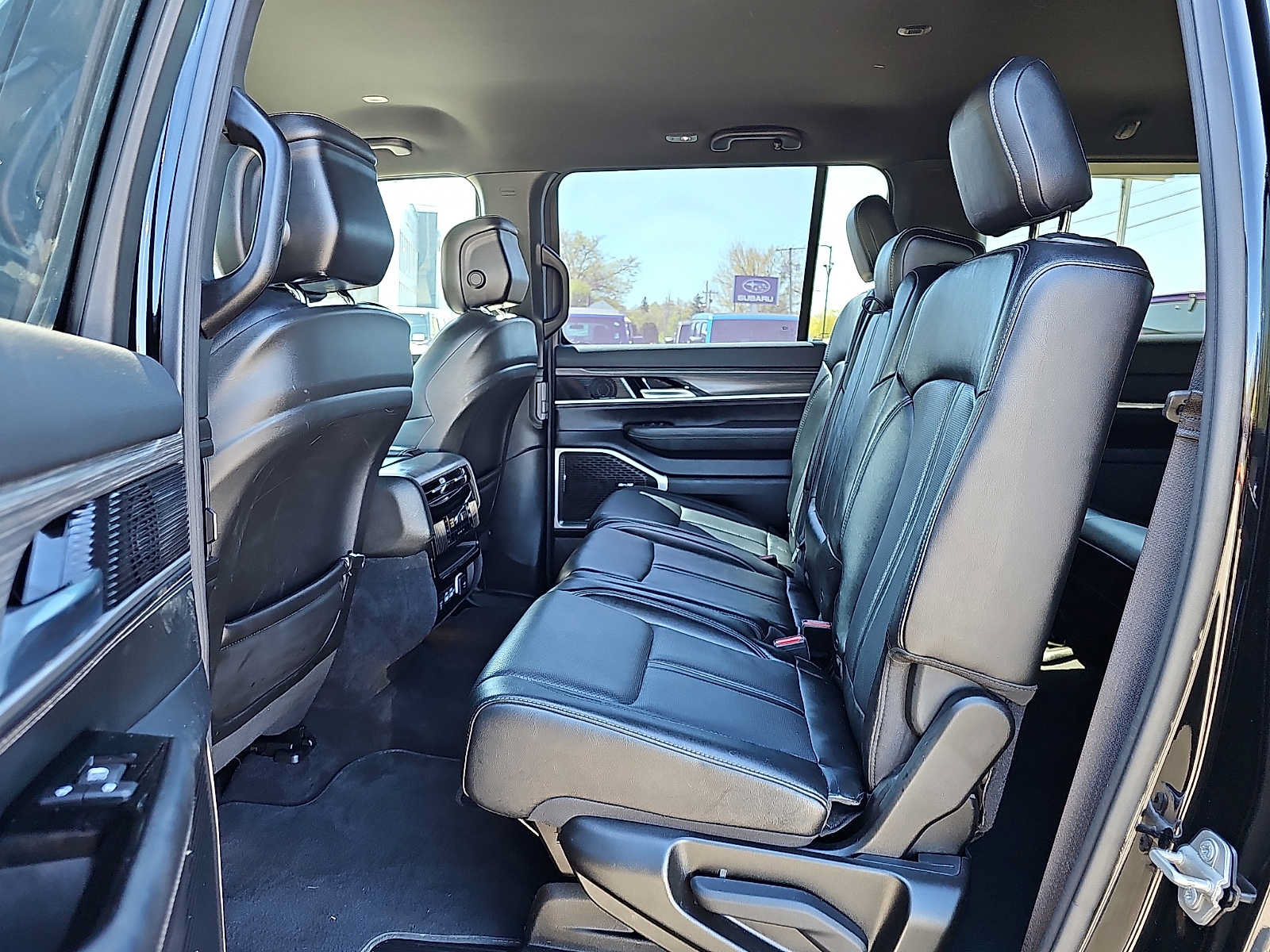 Certified 2024 Jeep Wagoneer L Series III w/ Flexible Seating Group AWD/4WD image 13