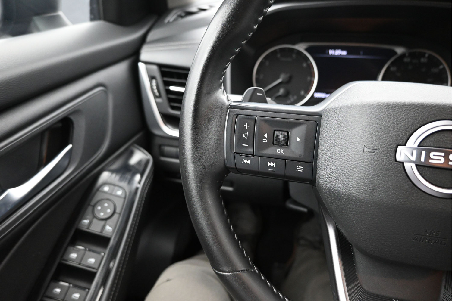 Used 2025 Nissan Rogue SV FWD image 17