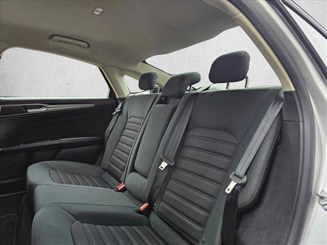 Used 2018 Ford Fusion SE FWD image 16