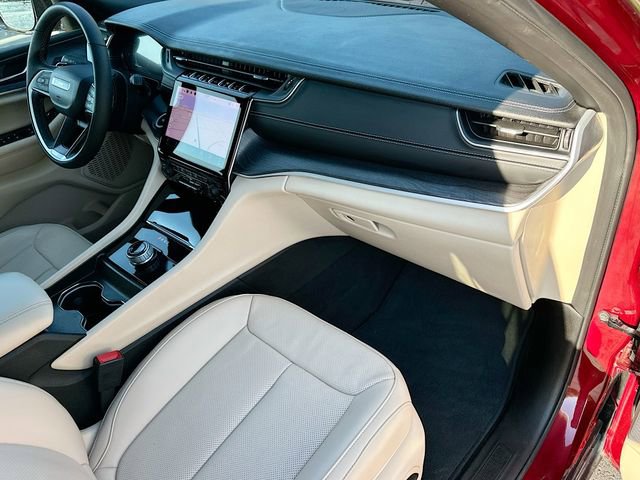 Used 2025 Jeep Grand Cherokee Limited w/ Luxury Tech Group II image 30