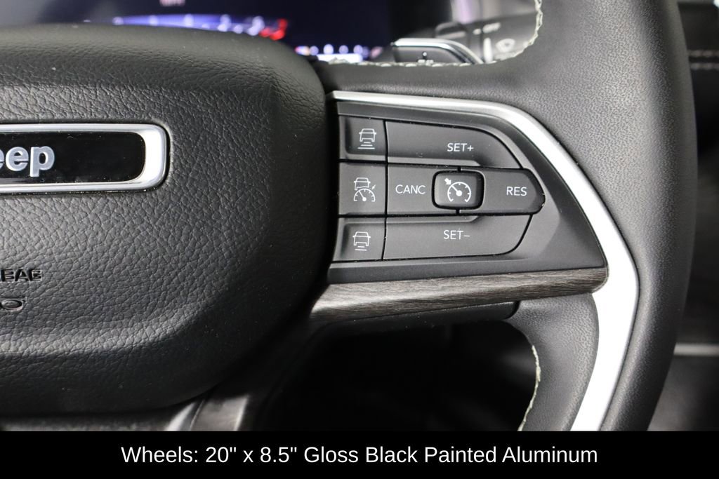 Used 2023 Jeep Grand Cherokee Limited w/ Black Appearance Package AWD/4WD image 10