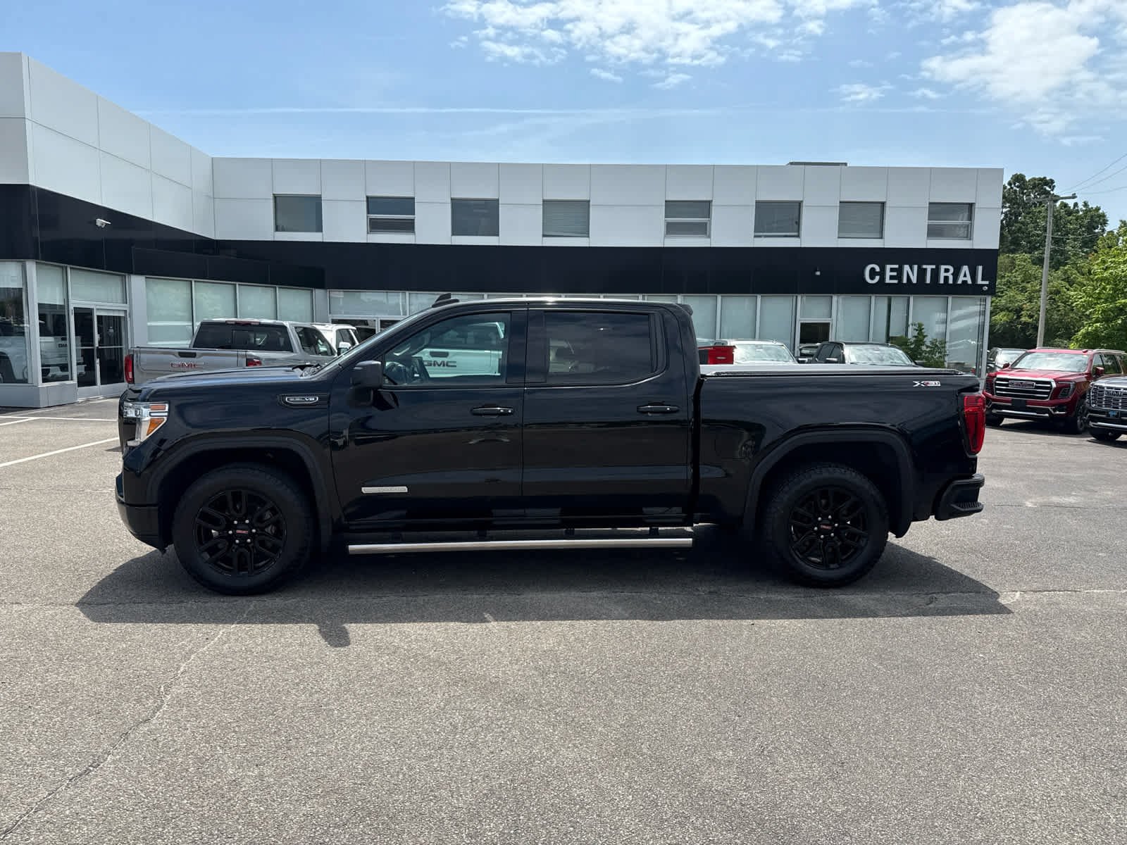 Used 2020 GMC Sierra 1500 Elevation w/ Elevation Value Package AWD/4WD image 2
