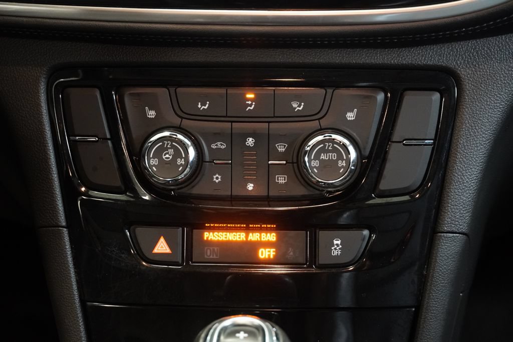 Used 2019 Buick Encore Essence AWD/4WD image 21