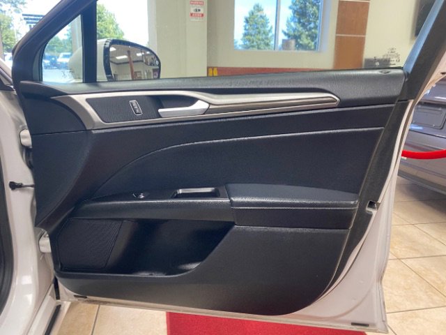 Used 2017 Ford Fusion Energi SE image 10