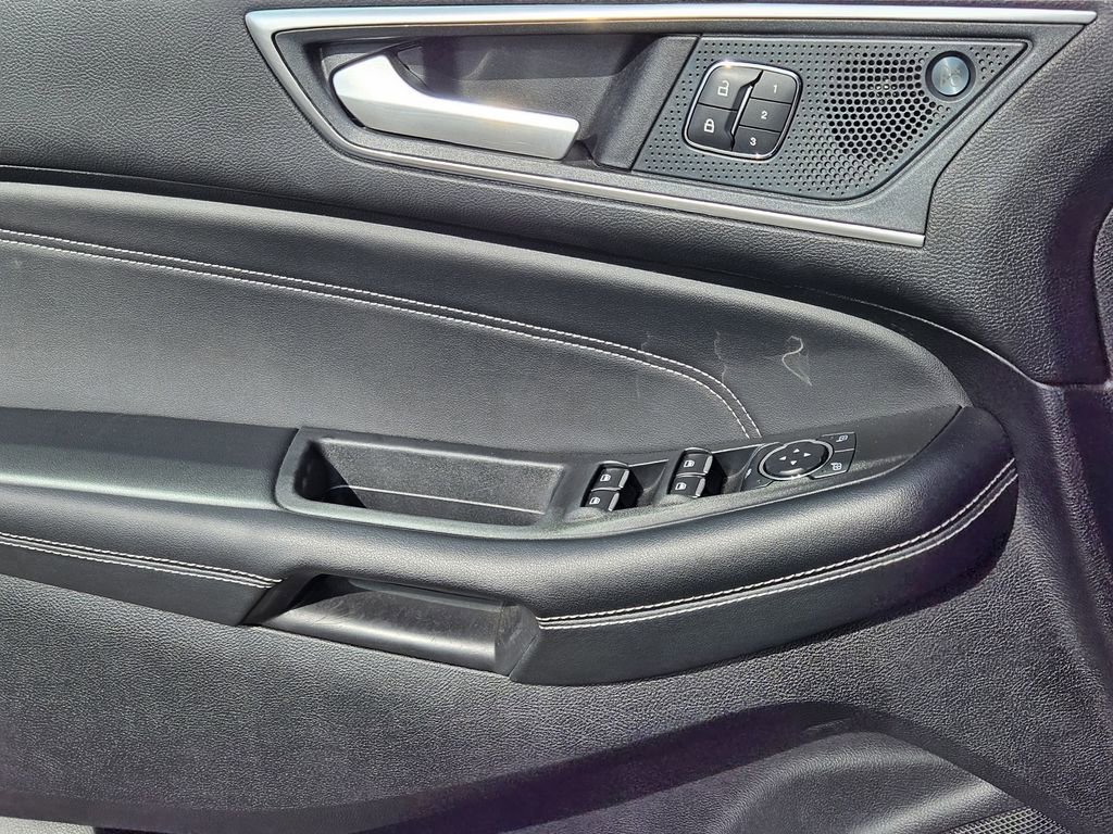 Used 2024 Ford Edge Titanium image 18