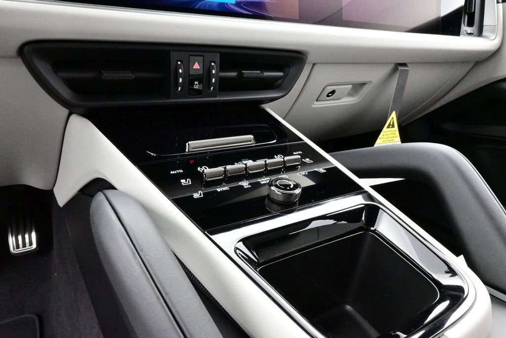 New 2026 Porsche Cayenne Turbo AWD/4WD image 11
