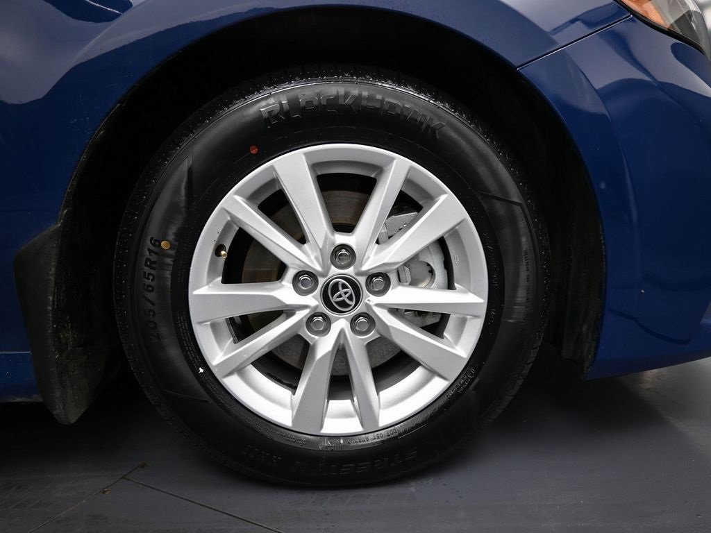 Used 2025 Toyota Camry LE w/ Convenience Package image 43