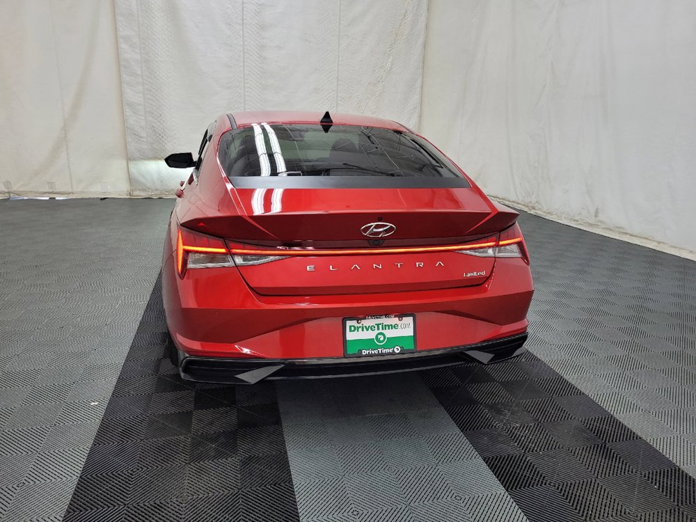Used 2023 Hyundai Elantra Limited w/ Preferred Accessory Package FWD image 6