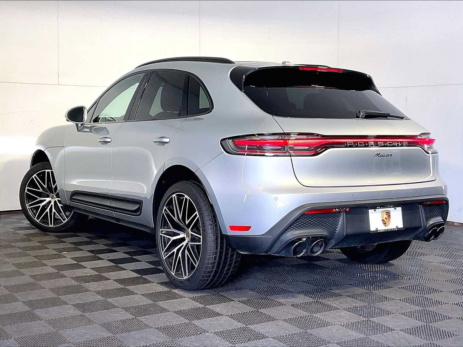 New 2026 Porsche Macan AWD/4WD image 3