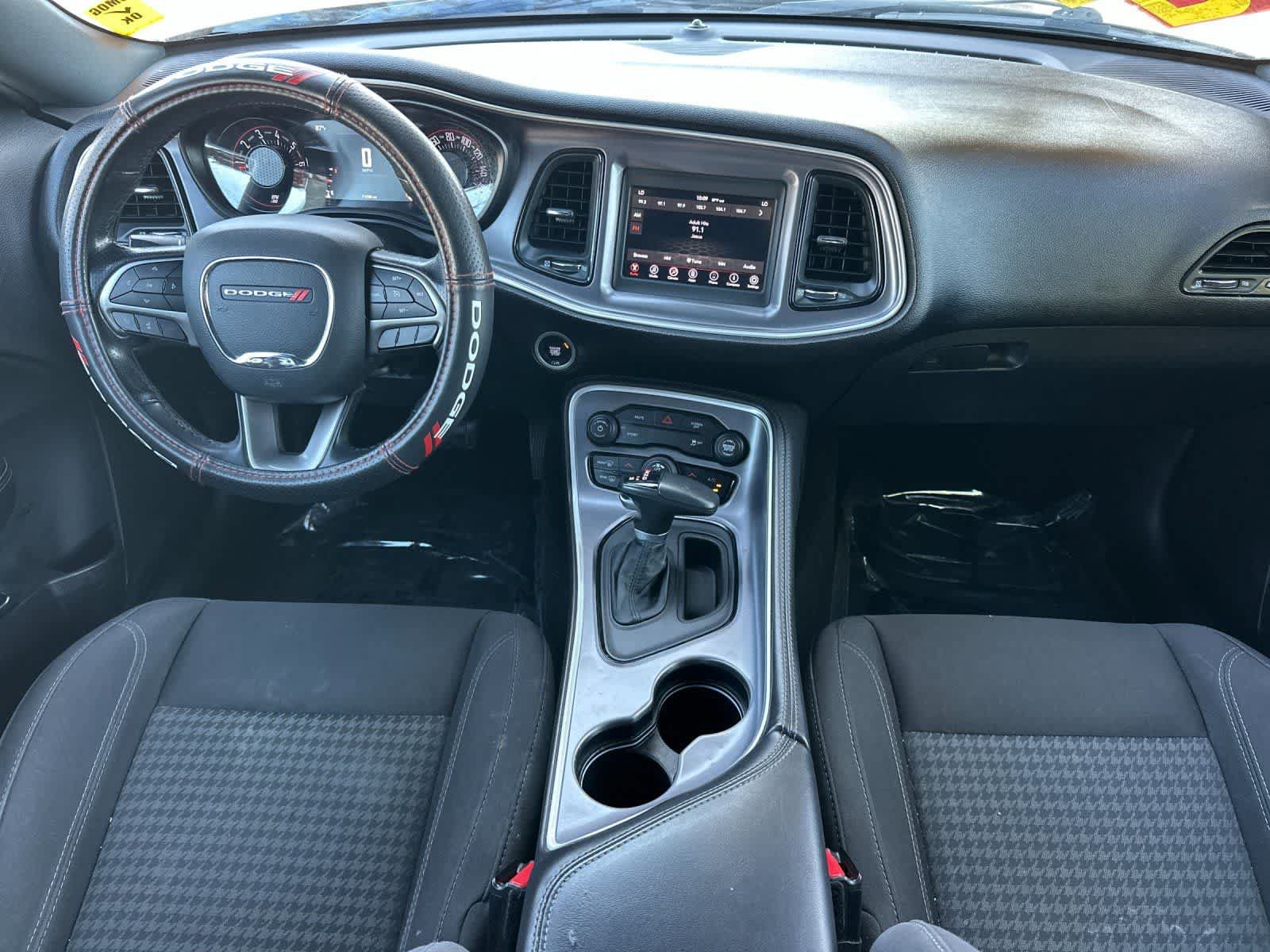 Used 2019 Dodge Challenger SXT w/ Blacktop Package RWD video 4