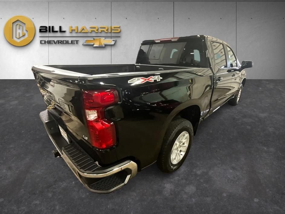 Used 2025 Chevrolet Silverado 1500 LT AWD/4WD image 2