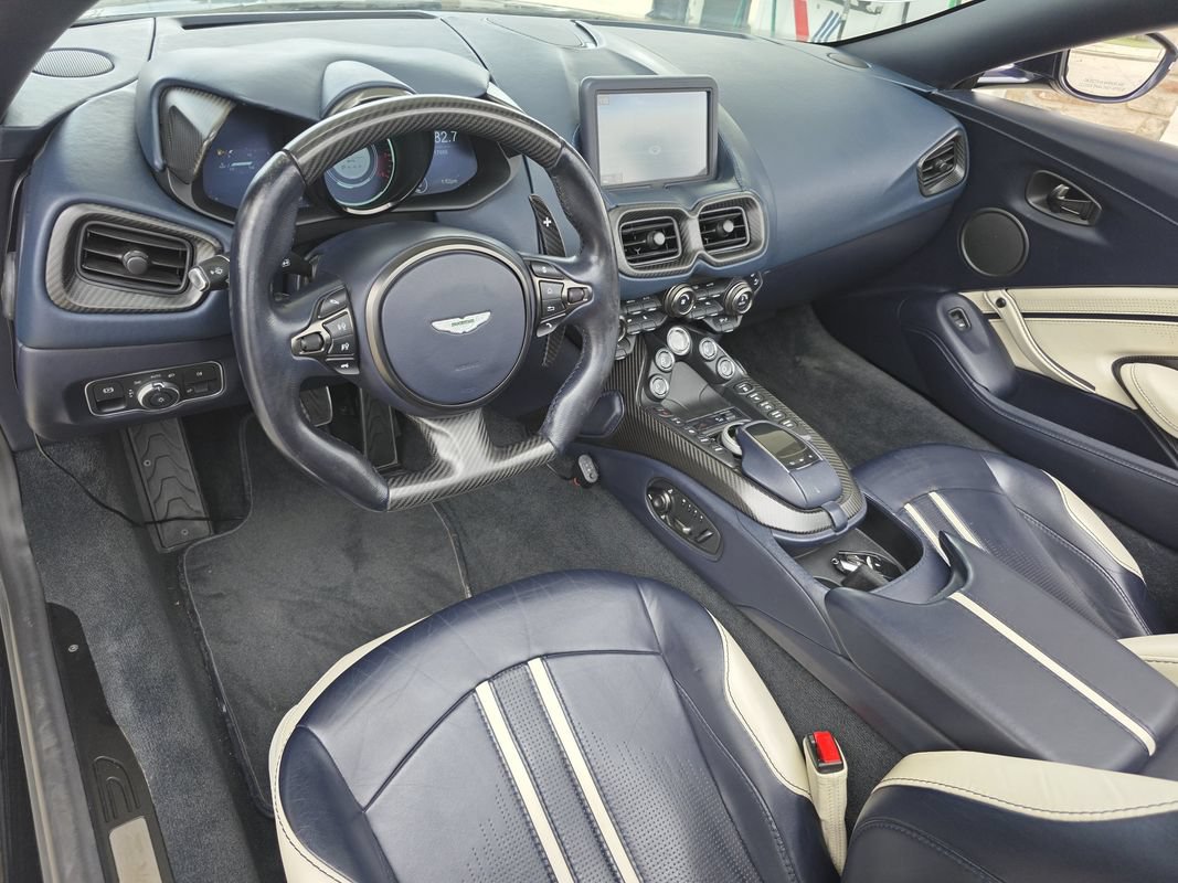 Used 2021 Aston Martin V8 Vantage Roadster RWD image 12
