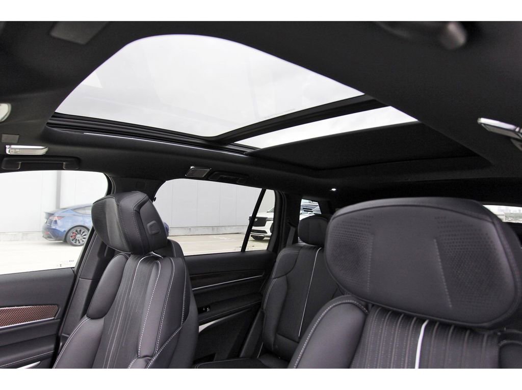 New 2026 Cadillac Vistiq Premium Luxury AWD/4WD image 24