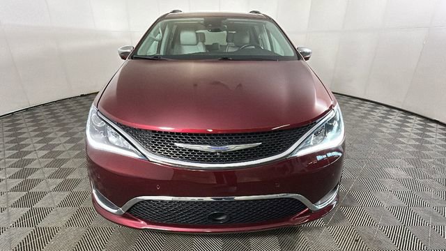 Used 2017 Chrysler Pacifica Limited w/ Advanced Safetytec Group FWD image 8