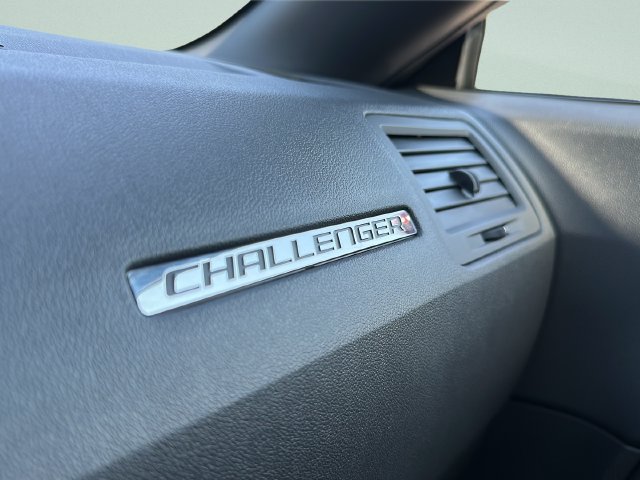 Used 2014 Dodge Challenger SXT RWD image 37