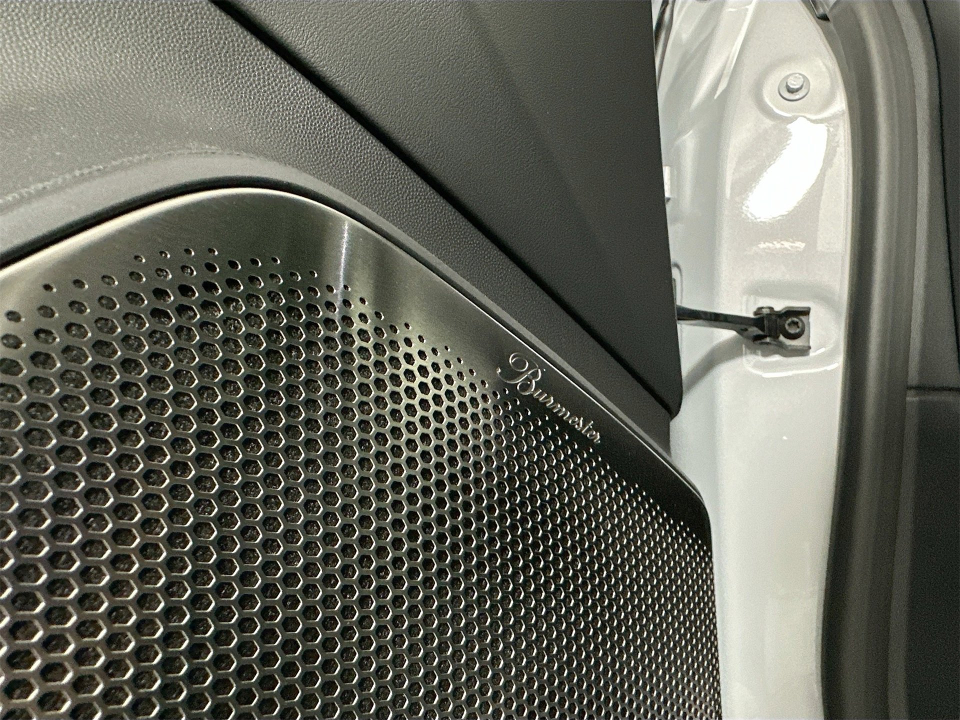 Certified 2025 Porsche Macan Turbo Electric image 34