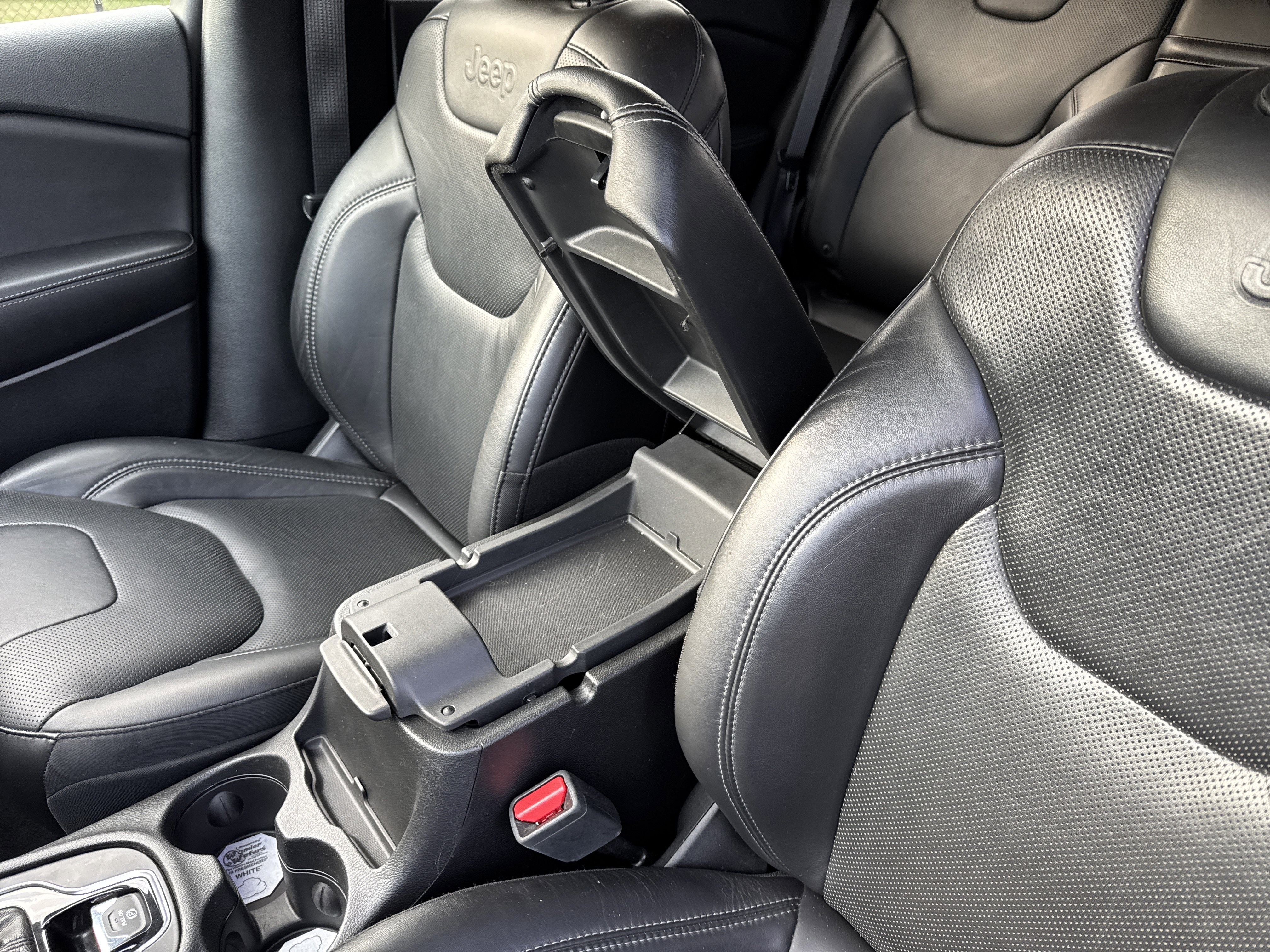 Used 2019 Jeep Cherokee Limited image 25