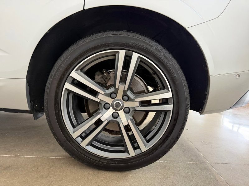 Used 2019 Volvo XC60 T6 Momentum w/ Premium Package AWD/4WD image 12