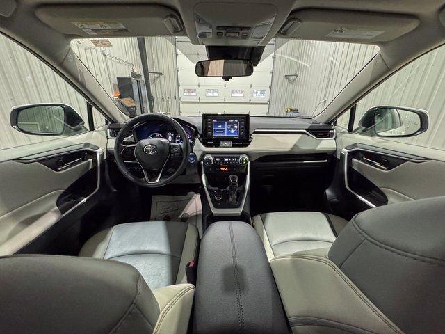 Used 2021 Toyota RAV4 XLE Premium image 23