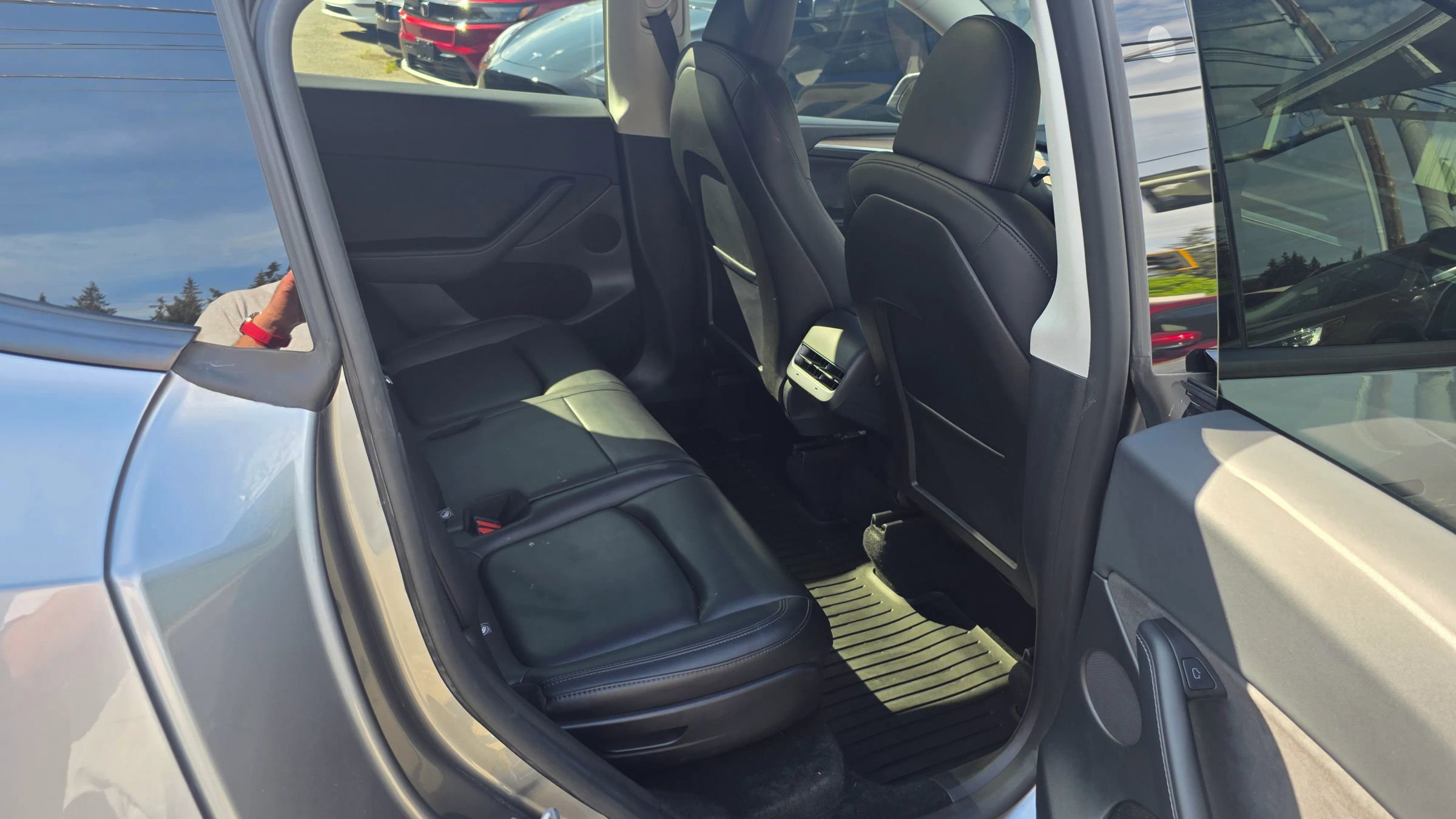 Used 2025 Tesla Model Y Long Range AWD/4WD image 14