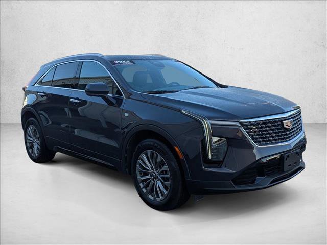 Used 2025 Cadillac XT4 Premium Luxury FWD image 2