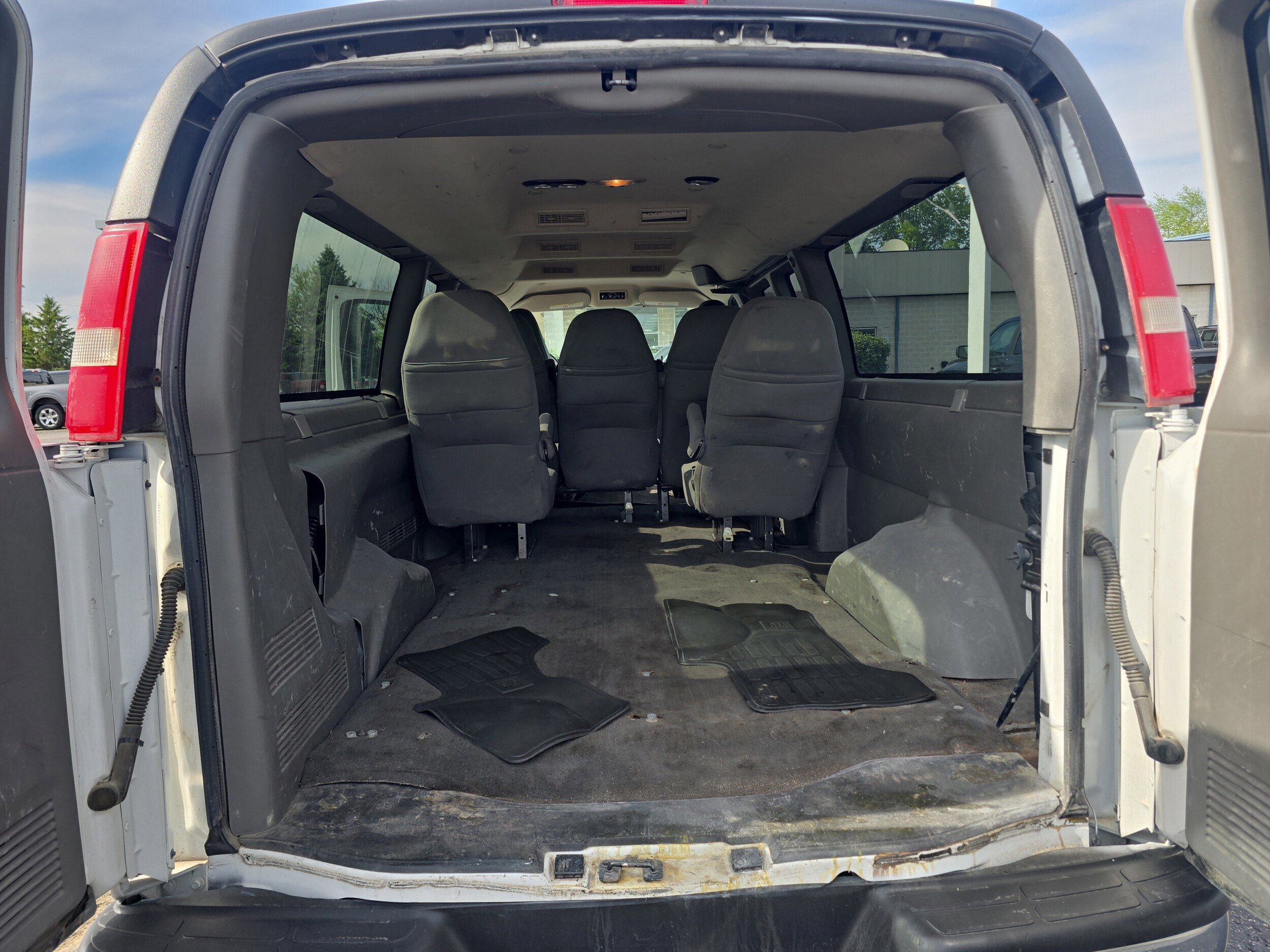 Used 2016 Chevrolet Express 3500 LT w/ LT Preferred Equipment Group RWD image 16
