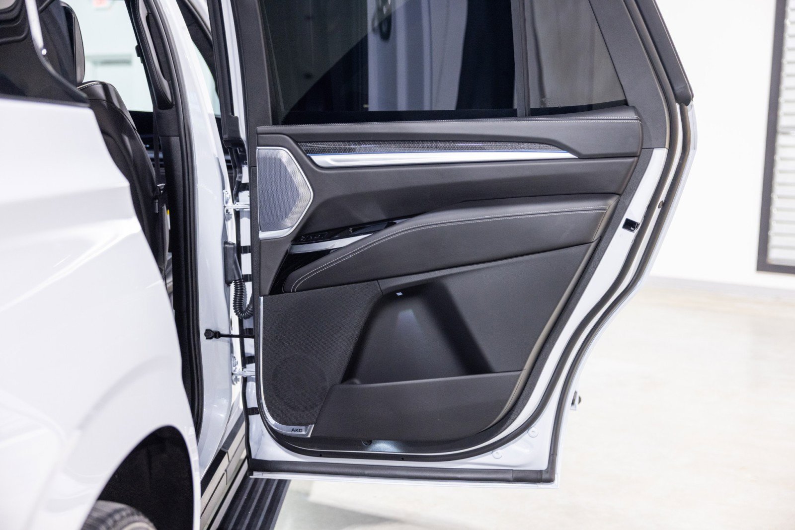 Used 2026 Cadillac Escalade V w/ LPO, ONYX Package AWD/4WD image 26
