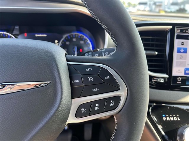 New 2025 Chrysler Voyager LX image 18