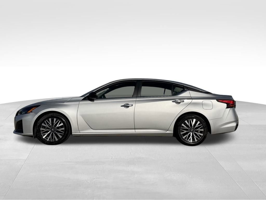 Used 2024 Nissan Altima 2.5 SV image 6