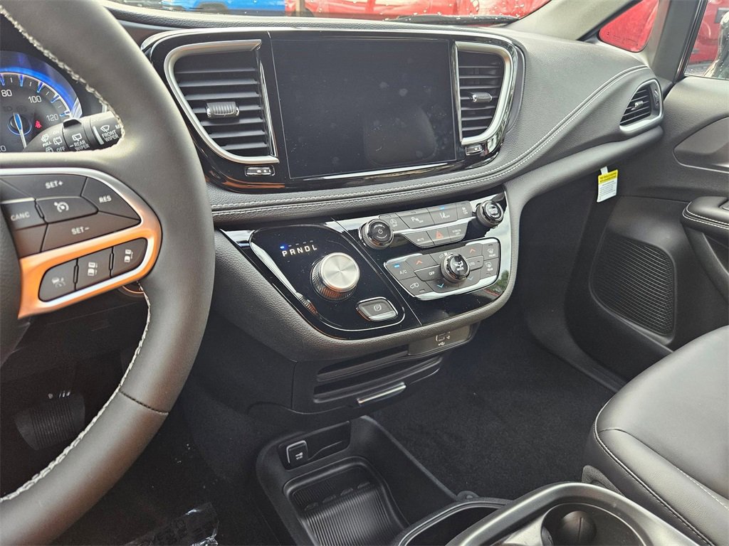New 2026 Chrysler Pacifica Select image 24
