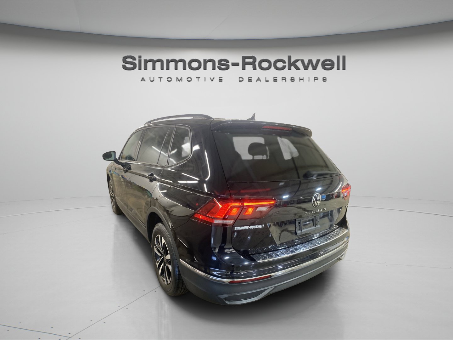 Used 2023 Volkswagen Tiguan S AWD/4WD image 3
