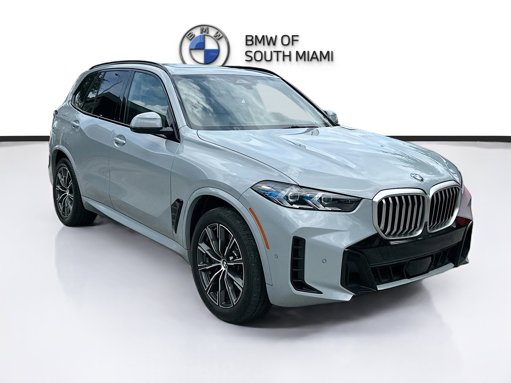 Certified 2024 BMW X5 xDrive40i w/ M Sport Package AWD/4WD image 1