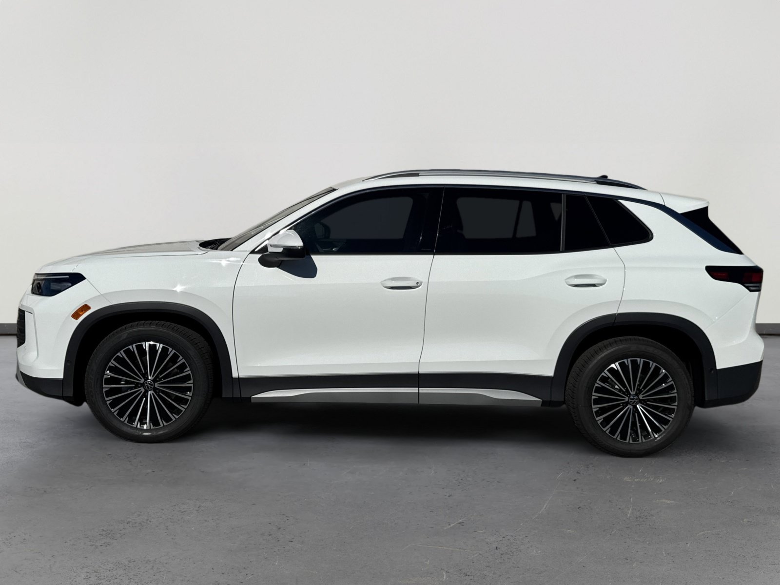 New 2026 Volkswagen Tiguan S FWD image 3
