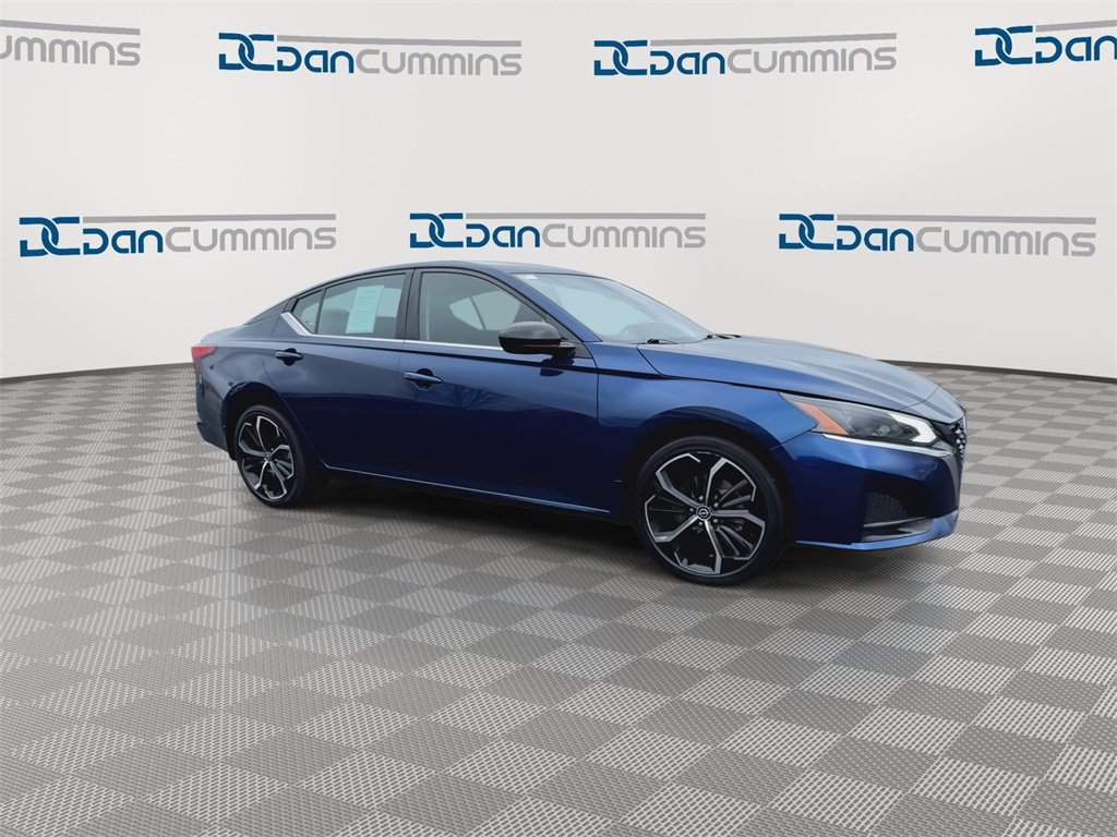 Used 2023 Nissan Altima 2.5 SR image 2