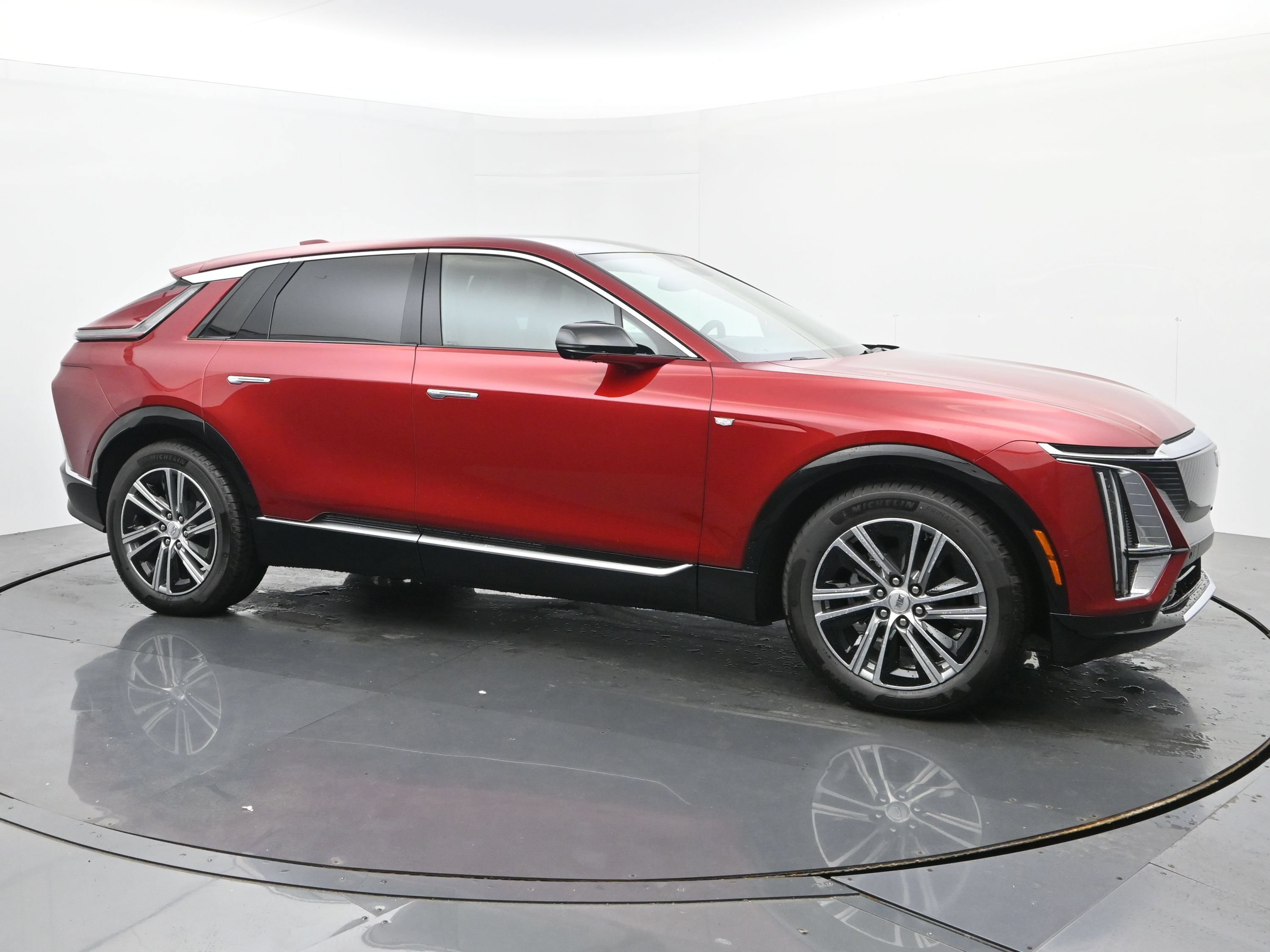 New 2026 Cadillac Lyriq Luxury w/ LPO, Floor Liner Package AWD/4WD image 7