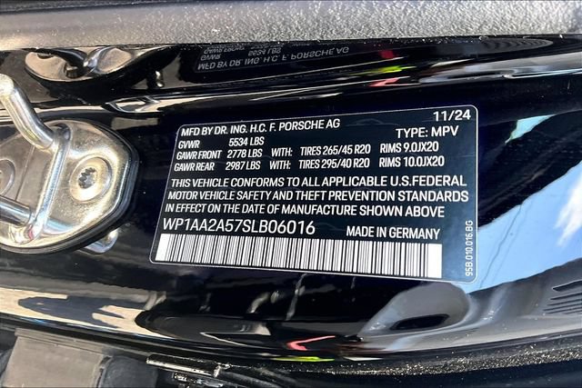 Used 2025 Porsche Macan AWD/4WD image 15