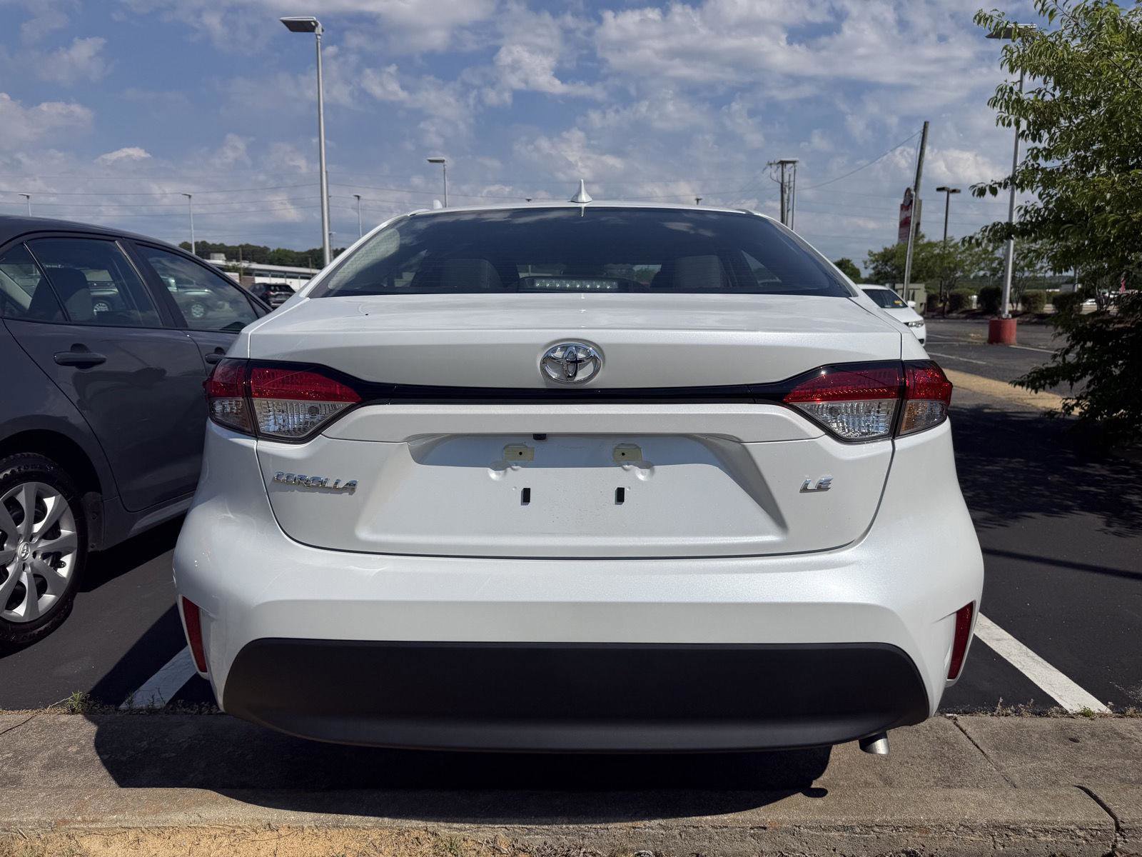 Used 2026 Toyota Corolla LE FWD image 5