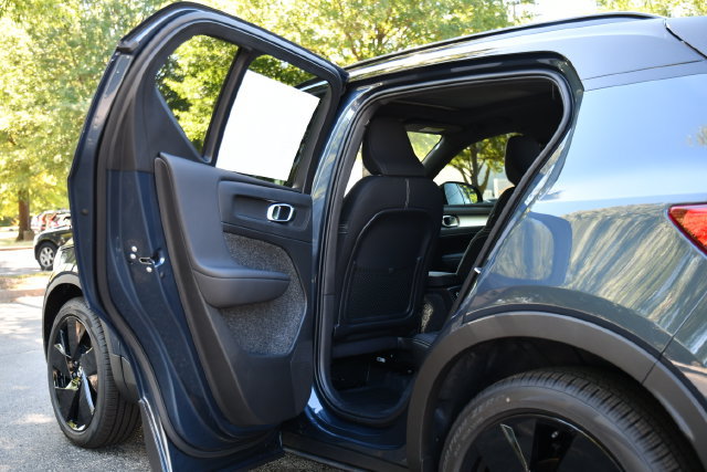 New 2026 Volvo XC40 B5 Ultra w/ Protection Package Premier AWD/4WD image 16