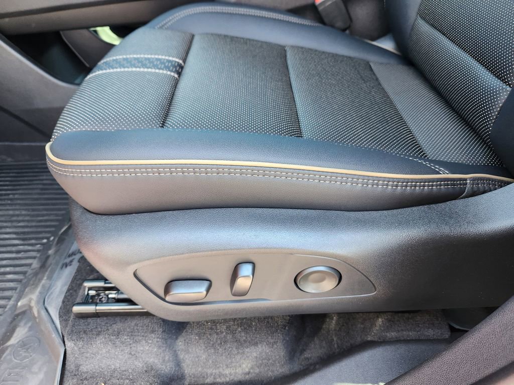 New 2026 Chevrolet Traverse High Country w/ LPO, Floor Liner Package AWD/4WD image 14