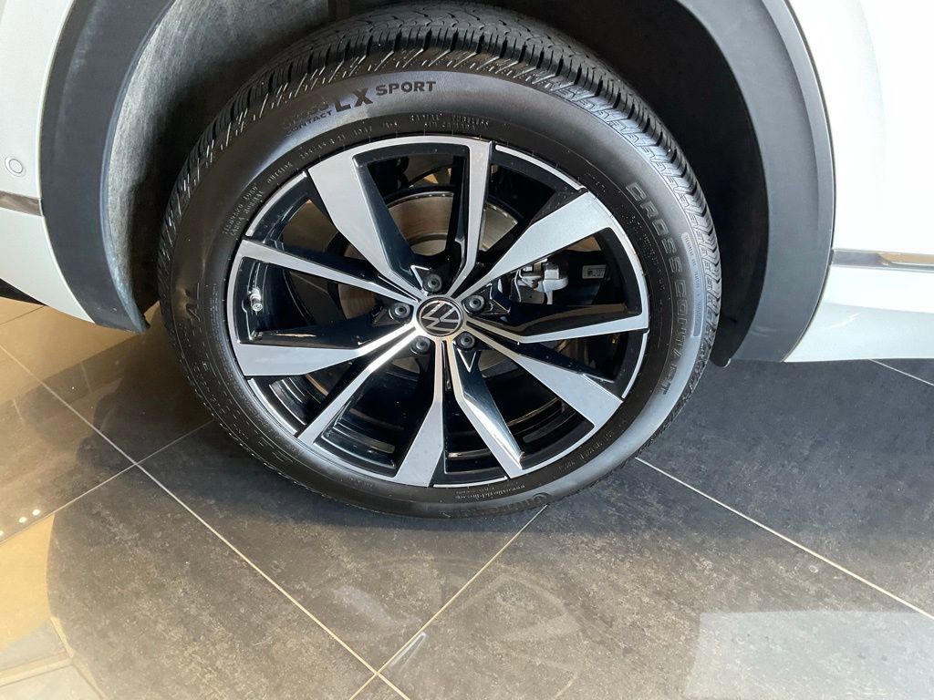 Used 2025 Volkswagen Atlas Cross Sport SEL Premium R-Line image 7