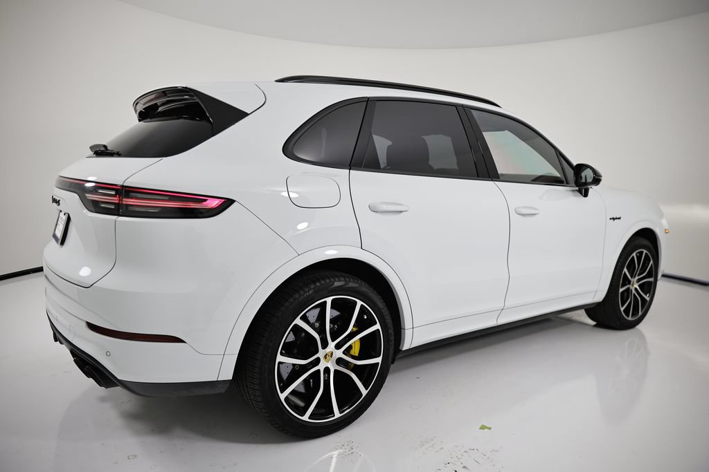 Certified 2023 Porsche Cayenne Turbo S AWD/4WD image 7