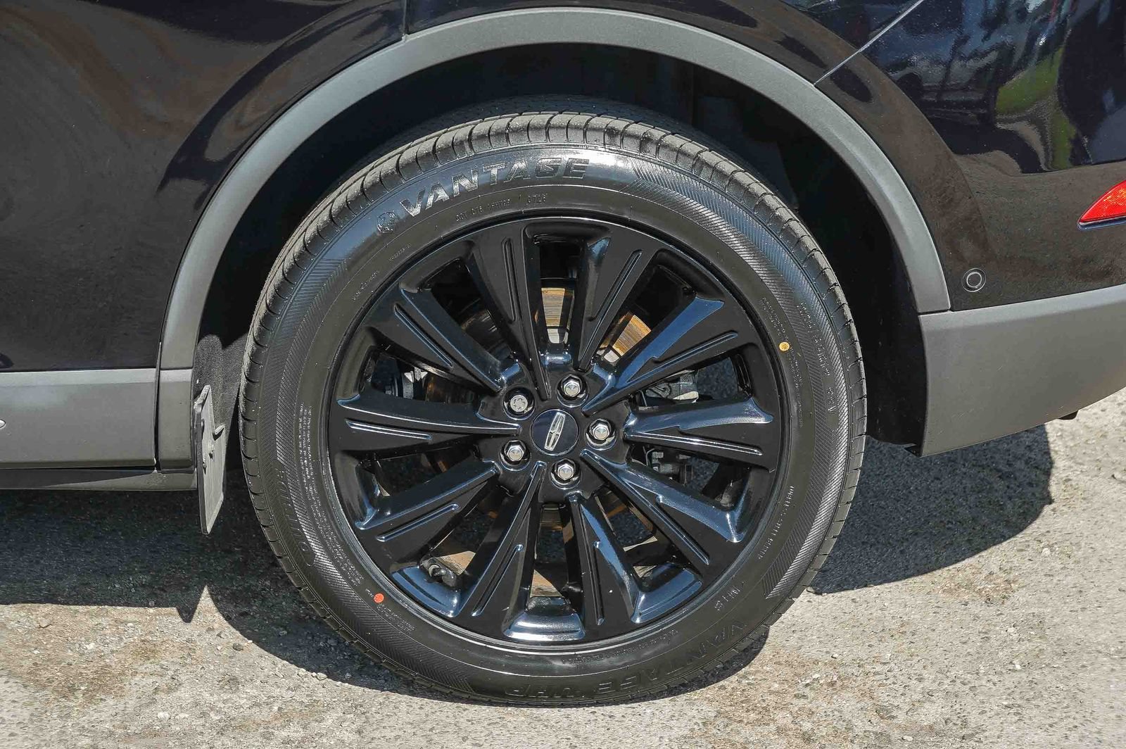 Used 2022 Lincoln Corsair Reserve w/ Equipment Group 201A FWD image 11