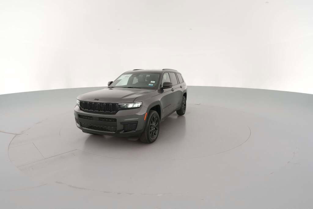 New 2025 Jeep Grand Cherokee L Laredo image 3