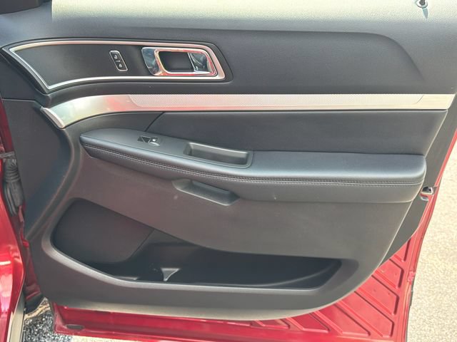 Used 2016 Ford Explorer XLT w/ Equipment Group 202A FWD image 16
