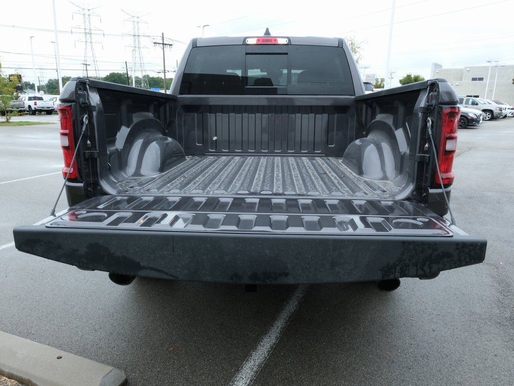 New 2026 RAM 1500 4x4 Crew Cab image 32